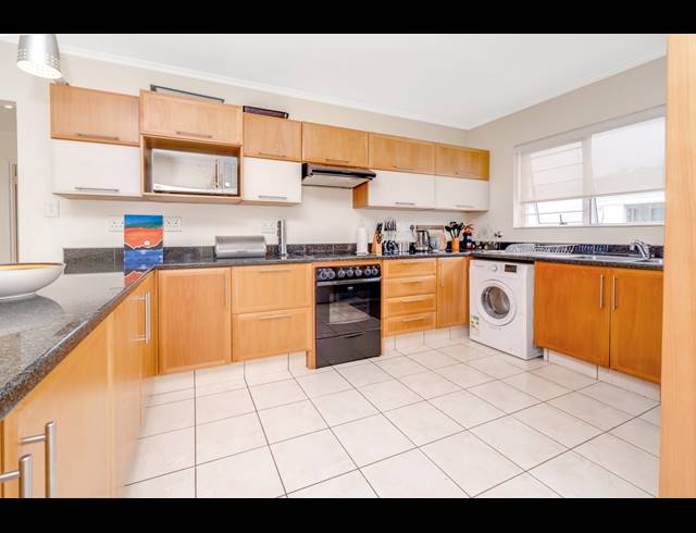 2 BEDROOM APARTMENT FOR SALE IN BRYANSTON